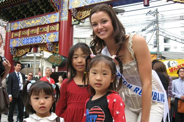 Veronika Pompeová na Miss International v Tokiu