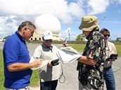 et experti navtvili vojensk radar na Marshallovch ostrovech, 3. 10. 2007 