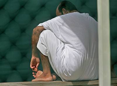 Sebevradu u na Guantánamu spáchali ti vzni. Ilustraní foto.