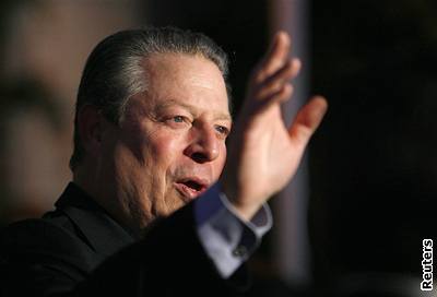 Al Gore se v dokumentu snail co nejbarvitji vylíit, k emu dojde, pokud lovk nesníí produkci skleníkových plyn.