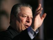 Al Gore se v dokumentu snail co nejbarvitji vylíit, k emu dojde, pokud lovk nesníí produkci skleníkových plyn.