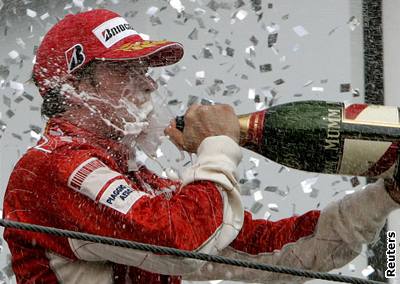 Kimi Räikkönen slaví titul