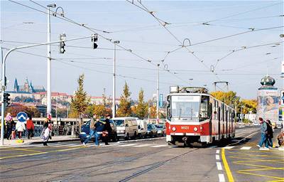 MEX: Tramvaje zpt na most