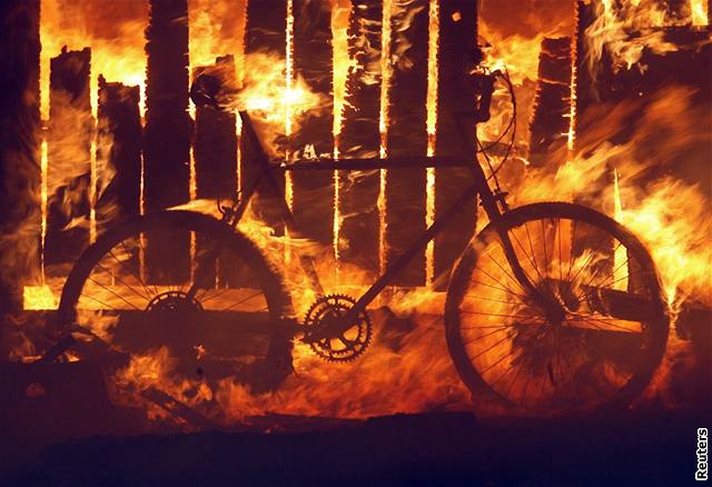 V plamenech skonilo pes 1500 obytných dom a jiných budov
