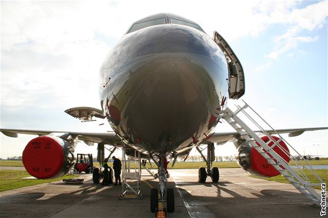 elní pohled na Airbus A-319CJ