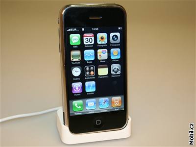 eská spolenost zaala nabízet lokalizaci telefonu Apple iPhone