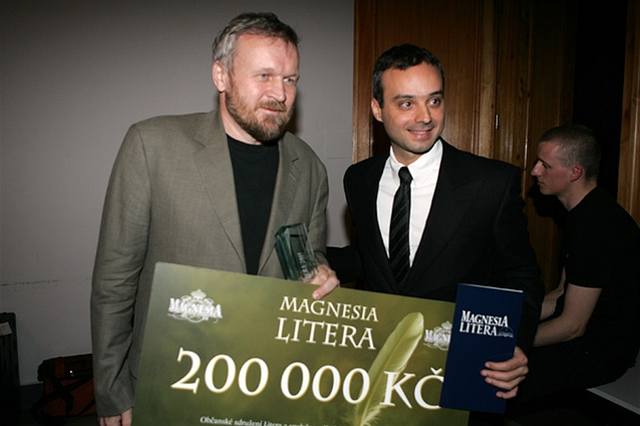 Jan Novk pebr cenu Magnesia Litera za rok 2004