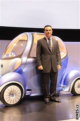 Carlos Ghosn pedstavuje koncept Nissan Pivo 2