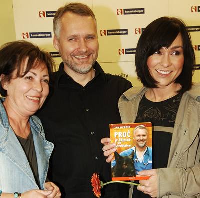 zleva: knihy Alena Hrachovcová, veteriná Jan Herík a hereka Kateina Hrachovcová-Heríková