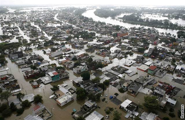 Záplavy v hlavním mst Tabasca Villahermose probudily vzpomínky na New Orleans