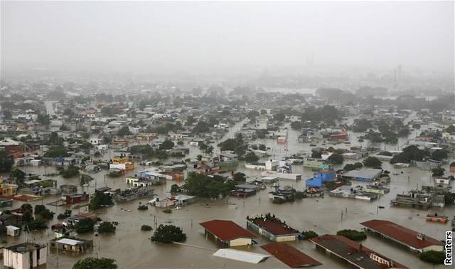 Záplavy v hlavním mst Tabasca Villahermose probudily vzpomínky na New Orleans