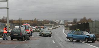 hromadn nehoda na 15. kilometru dlnice D1 (8.11.2007)