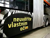 Reklamn autobus vstavy Victora Vasarelyho