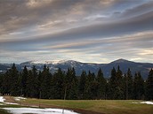 Pohled z erné hory v Krkonoích na sever, vpravo na obzoru Snka