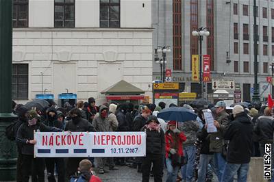 Shromádní anarchist na námstí Republiky