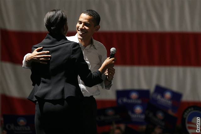 Barack Obama s manelkou - Demokratický kandidát na prezidenta USA Barack Obama...