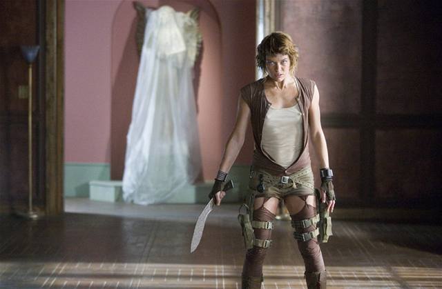 Milla Jovovich ve filmu Resident Evil: Zánik