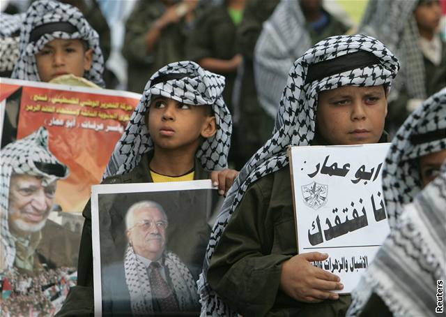 Palestinci si pipomínají tetí výroí smrti Jásira Arafata