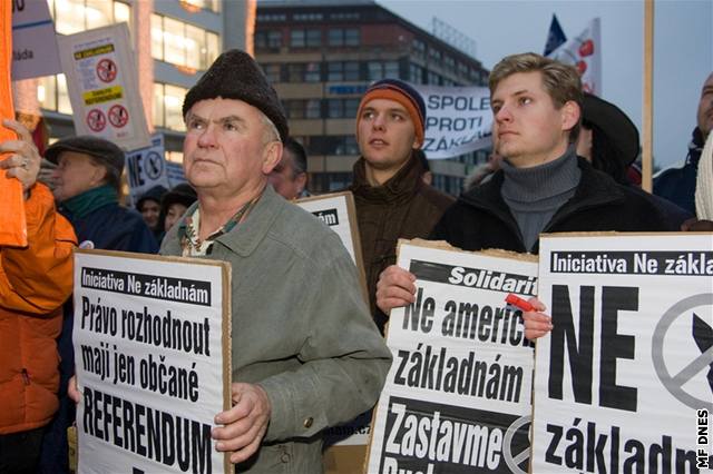 Podle úastník demonstrace by o stavb radaru mli rozhodnou lidé v referendu.