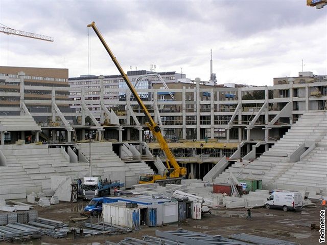 Stavba severozápadního rohu tribuny