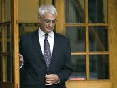 Ministr financí Alistair Darling neví, e by nabídky soukromých investor bance pomohly.