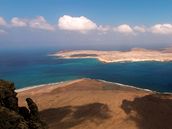 Lanzarote vás zajisté okouzlí svou magickou atmosférou a fascinuje jedineností pírodní scenérie.