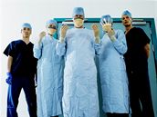 Jeden a dva pacienti z tisíce operovaných cítí pi operaci bolest.