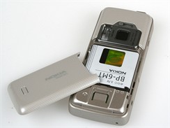 Nokia N82