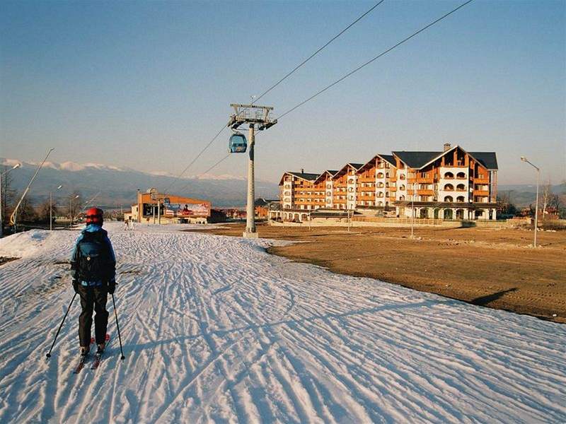 Bulharské Bansko nabízí lyování srovnatelné s nkterými alpskými stedisky za lepí cenu.