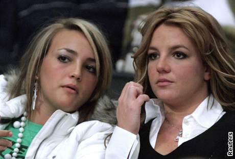 Jamie Lynn Spearsová (vlevo) se svou starí a slavnjí sestrou Britney 