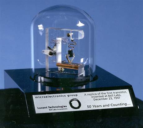 Replika prvního tranzistoru