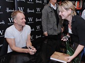 Sting podepisuje svou knihu