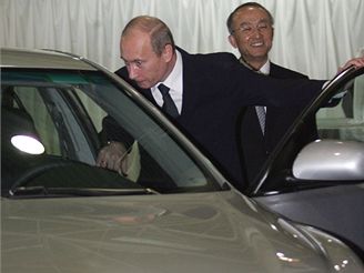 Toyota Camry, Vladimir Putin, Kacuaki Watanabe
