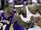 Kobe Bryant (vlevo), LeBron James