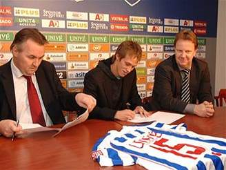 Michal vec podepisuje smlouvu s Heerenveenem