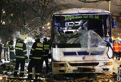 Autobus havaroval jen pár okamik poté, co vyjel na svou trasu.