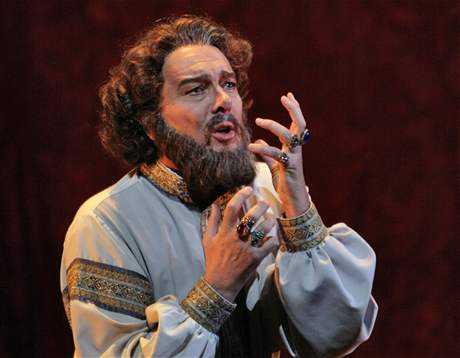 Ferruccio Furlanetto jako Boris Godunov ve stejnojmenné Musorgského opee v