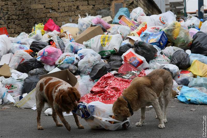 Italské ulice plné odpadk