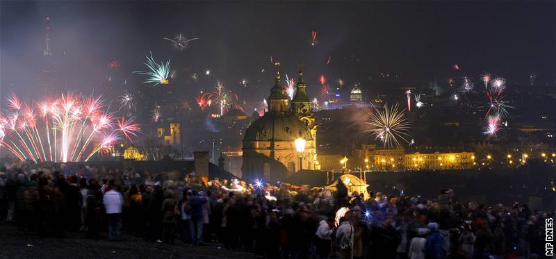 Oslava Silvestra z pohledu od Praského hradu