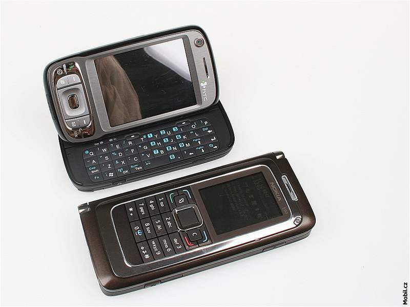 Srovnání komunikátor HTC TyTN II a Nokia E90