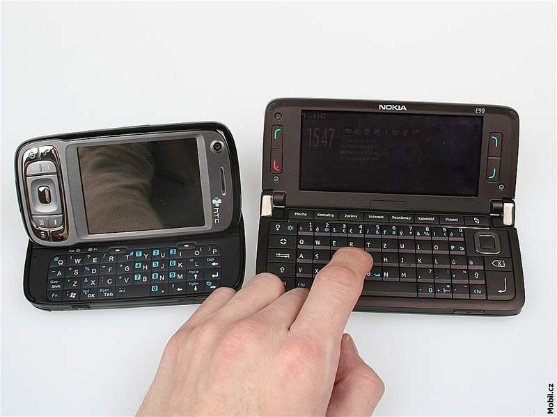 Srovnání komunikátor HTC TyTN II a Nokia E90