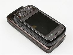 Srovnn komuniktor HTC TyTN II a Nokia E90