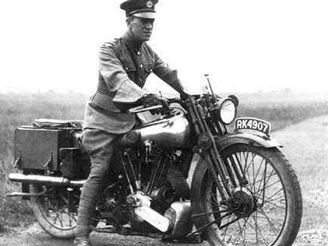 T. E. Lawrence na svm Brough Superior 