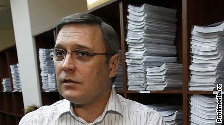 Kasjanov dovezl potebné dokumenty ve 138 bednách.