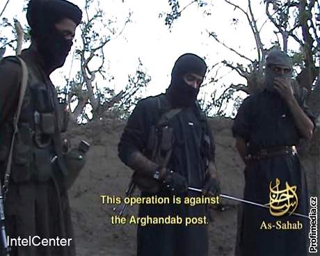 Videa al-Kajdy na internetu. Britové te vyhlásili webovému terorismu válku.