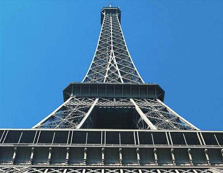MEX: Hrozí útok na Eiffelovku?