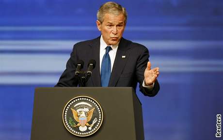 Prezident Bush bhem projevu v Abú Zabí.