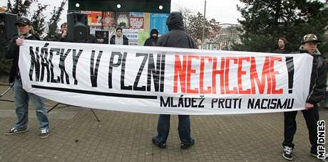 Anarchisté se proti neonacistm v Plzni chystají znovu. Stejn jako na snímku z 19. ledna.