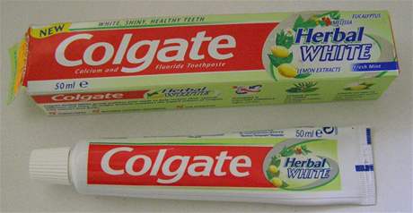 kodlivá zubní pasta Colgate Herbal White