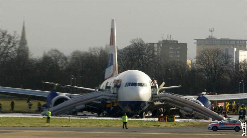 Boeing British Airways po nouzovém pistání na Heathrow